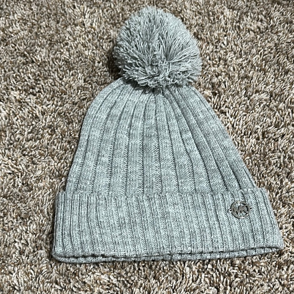 Michael Kors Cozy Gray women’s  Pom-Pom Beanie